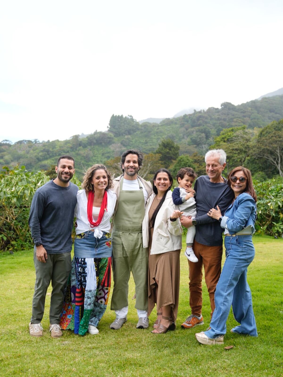 La falda de retazos, de diseño panameño, de la ministra de turismo, Gloria De León, que lució en un evento en Chiriquí