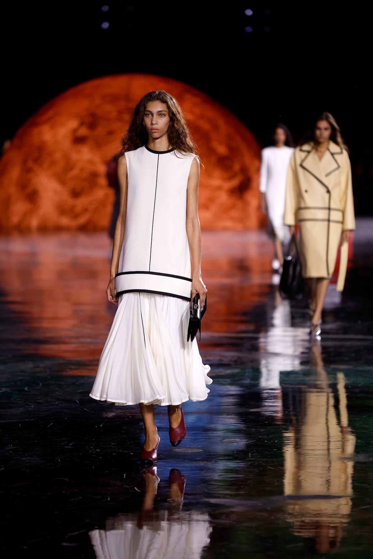 Chanel inaugura en París la era de Matthieu Blazy con una moda de aplauso