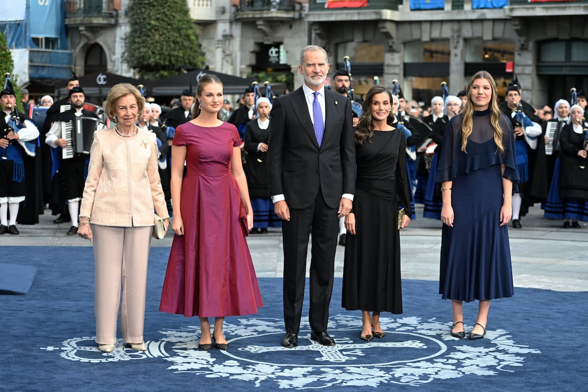 El vestido burdeos de 600 dólares con el que la princesa Leonor dio un giro a su ‘look’