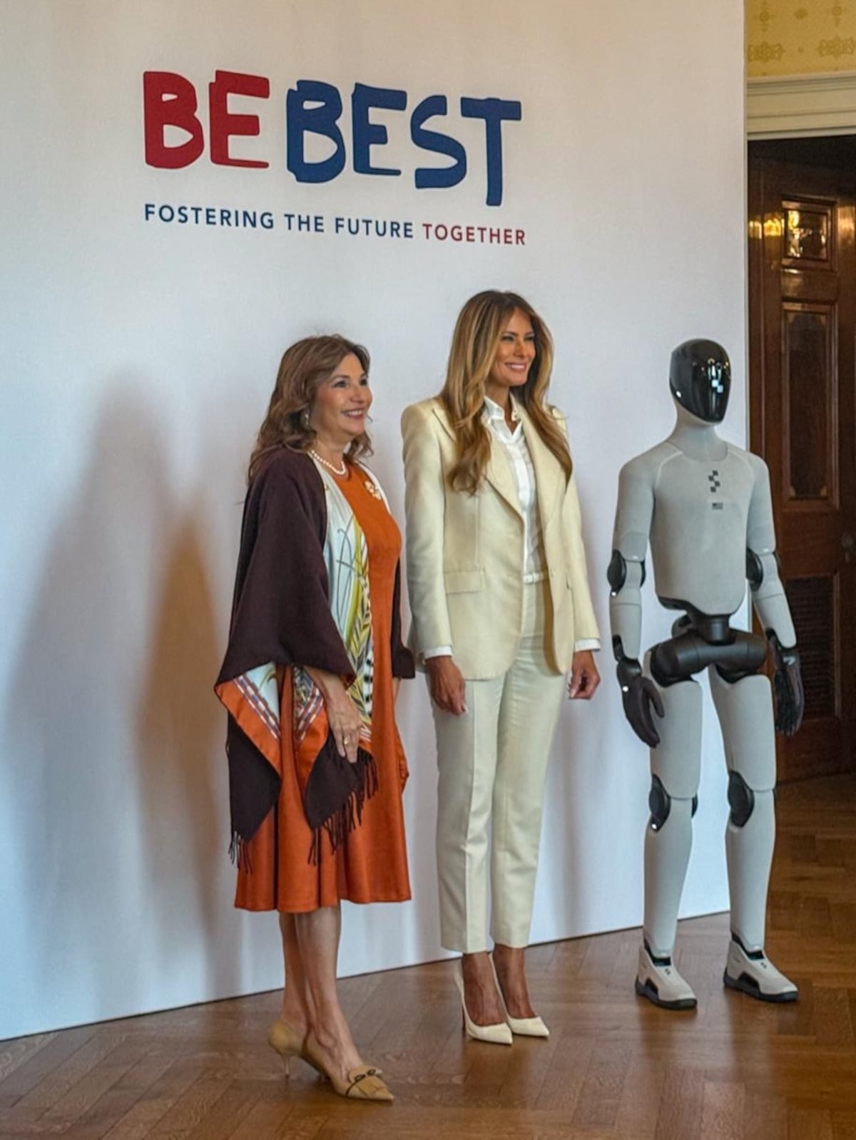 Maricel de Mulino, Melania Trump y un robot humanoide se reúnen en encuentro de primeras damas en la Casa Blanca 