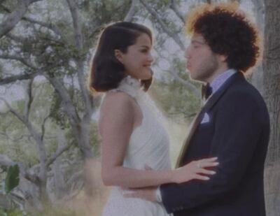 La cantante Selena Gómez y el productor Benny Blanco se casan en California