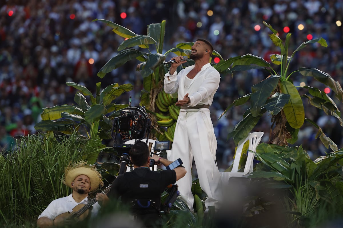 Ricky Martin interpreta ‘Lo que pasó a Hawaii’ en la fiesta latina de Bad Bunny en el Super Bowl 