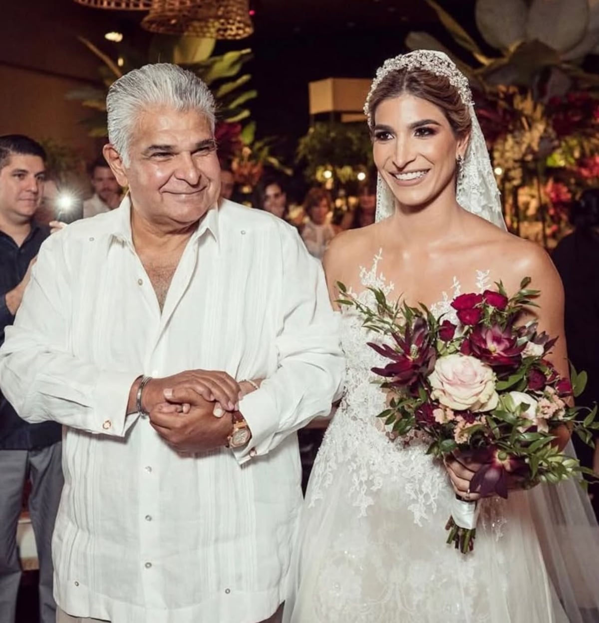 Alexandra Mulino, hija del presidente José Raúl Mulino, recuerda su vestido de novia hecho en Panamá