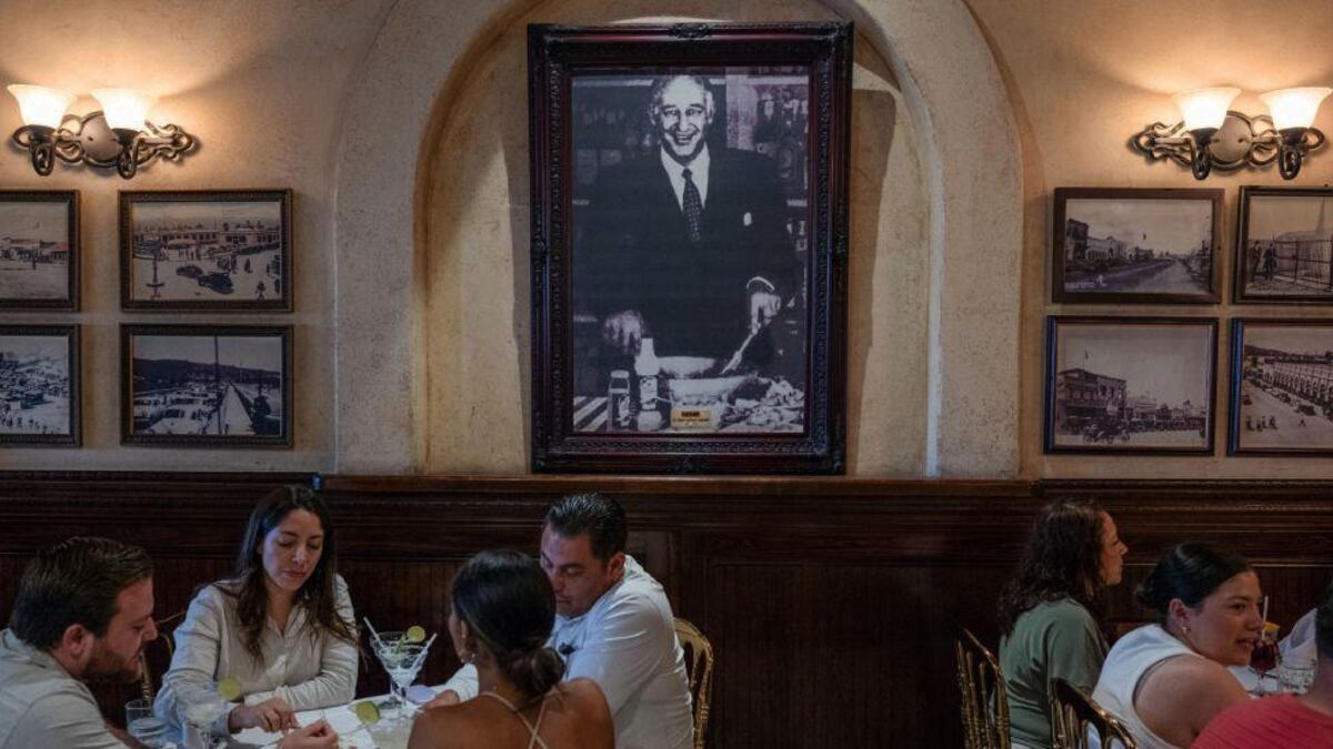 Cómo se creó la ensalada César en la frontera entre México y Estados Unidos (y por qué es un símbolo de la globalización)