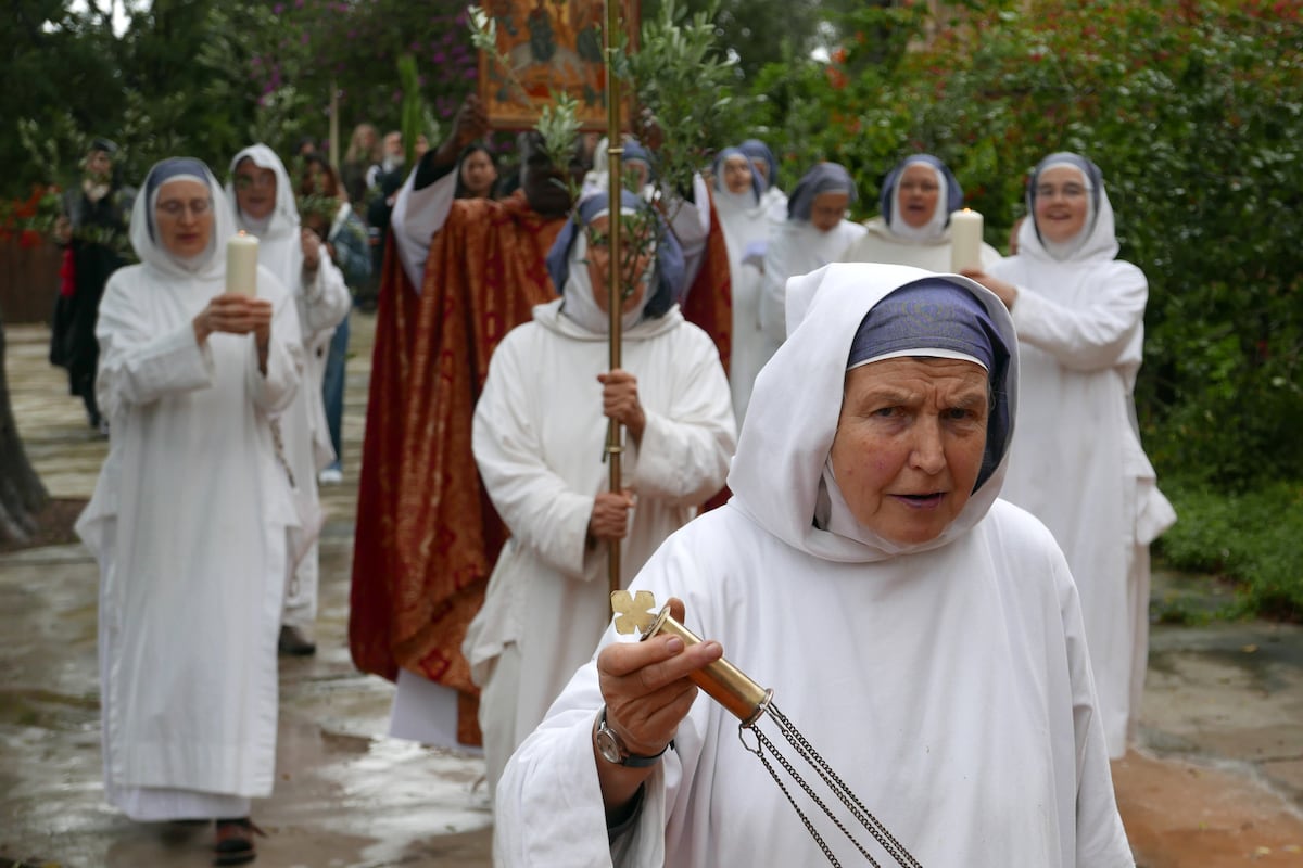 Entre sirenas y rezos: la Semana Santa en un monasterio de Israel bajo las bombas