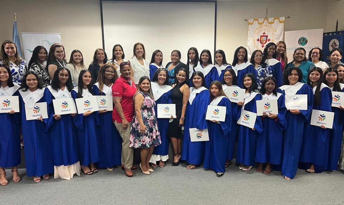 ‘En estos 10 años hemos graduado a 157 madres adolescentes junto con sus hijos’