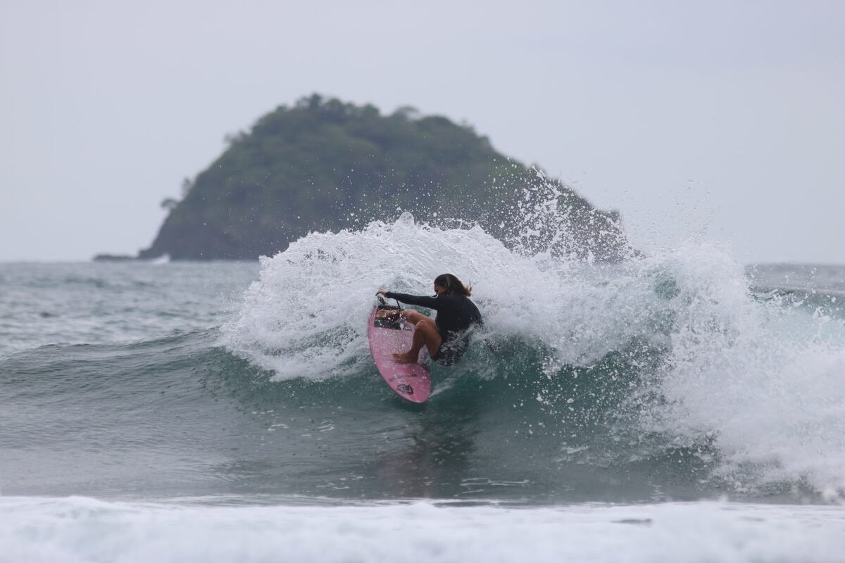 Nueve preguntas a Samanta Alonso, campeona panameña de surf