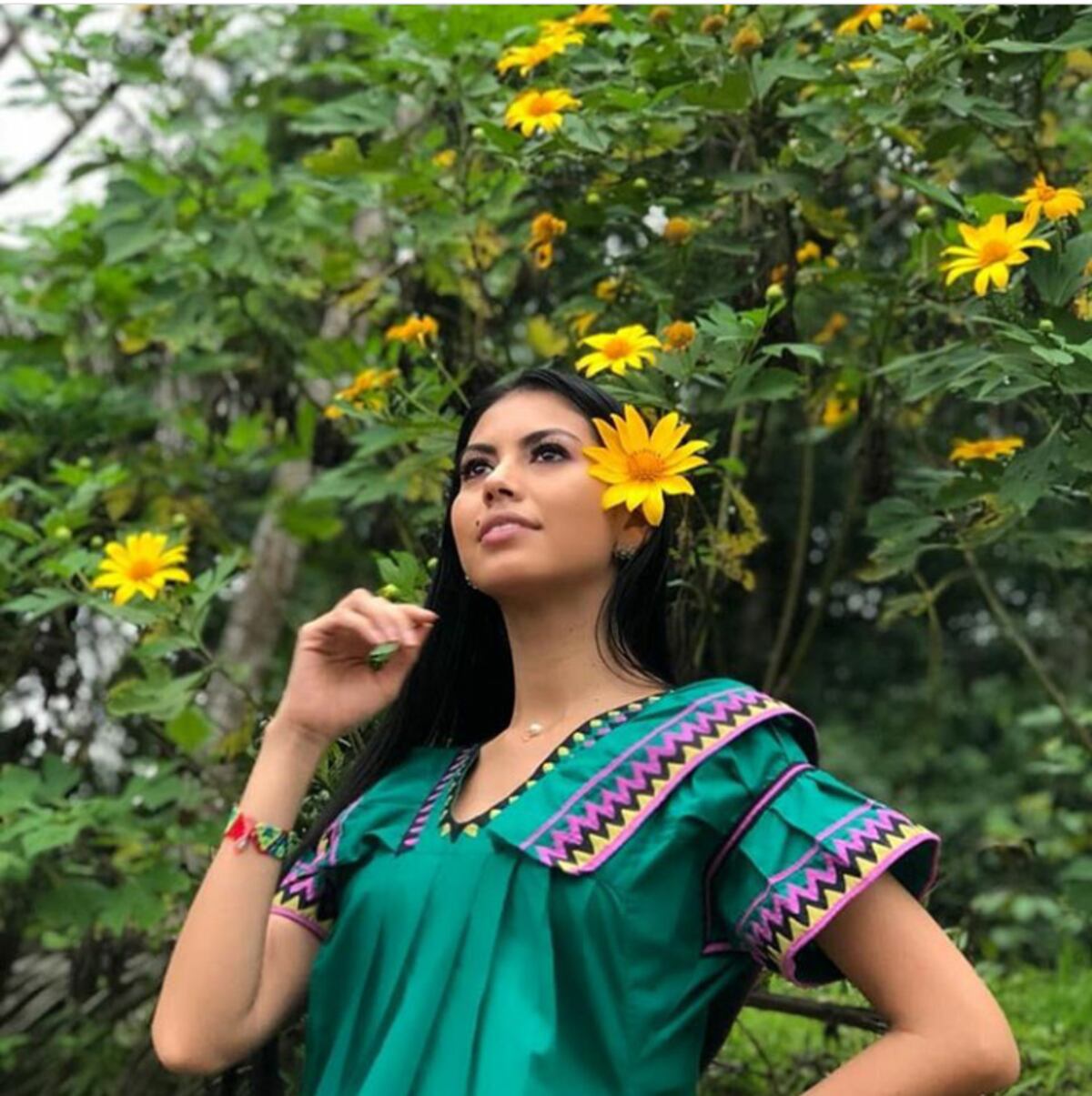 Rosa Montezuma regresa a su comarca para hablar de VIH y entregar su corona