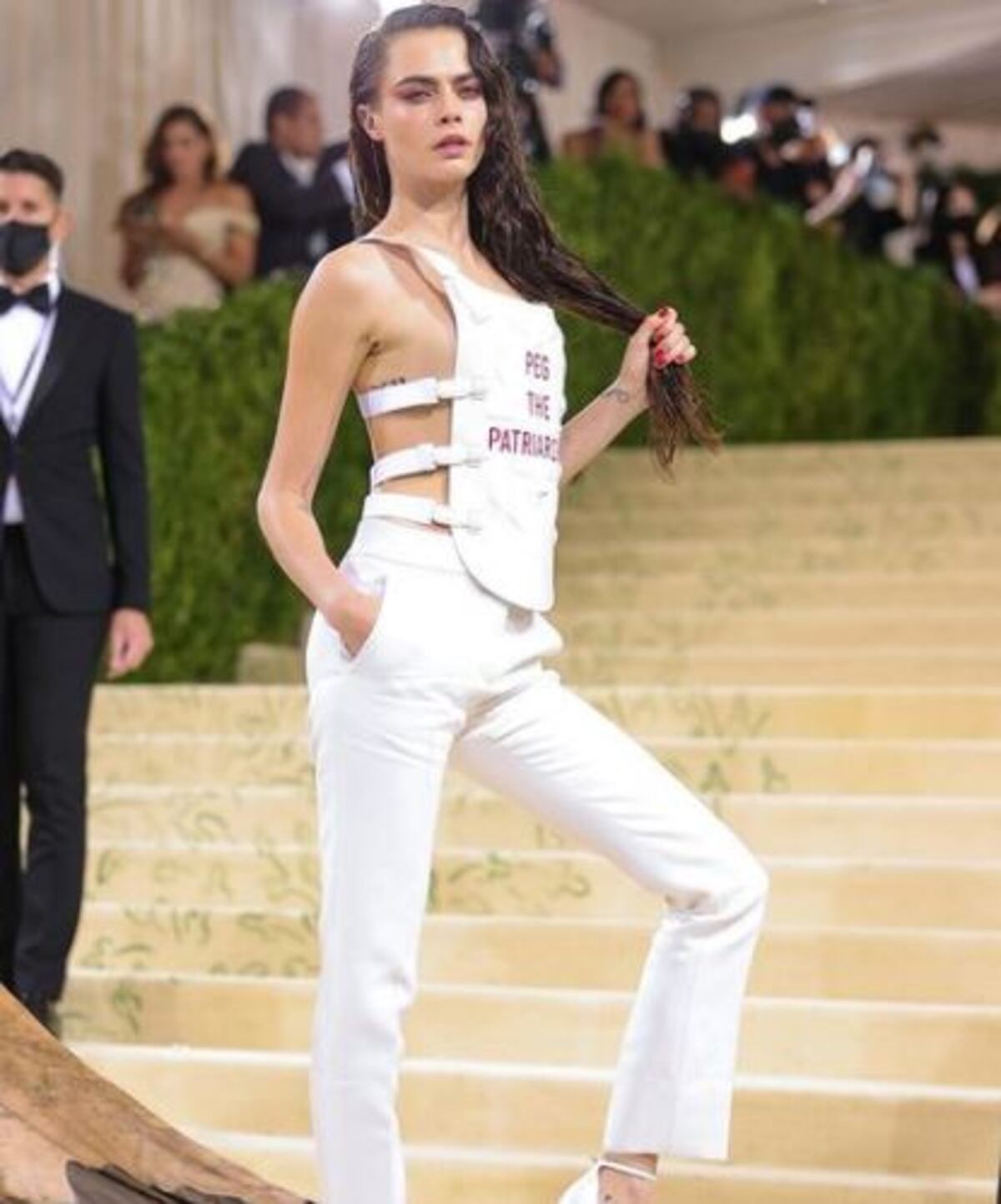 Cardi B, Selena Gomez, Jin de BTS, famosos que cumplirán 30 este año