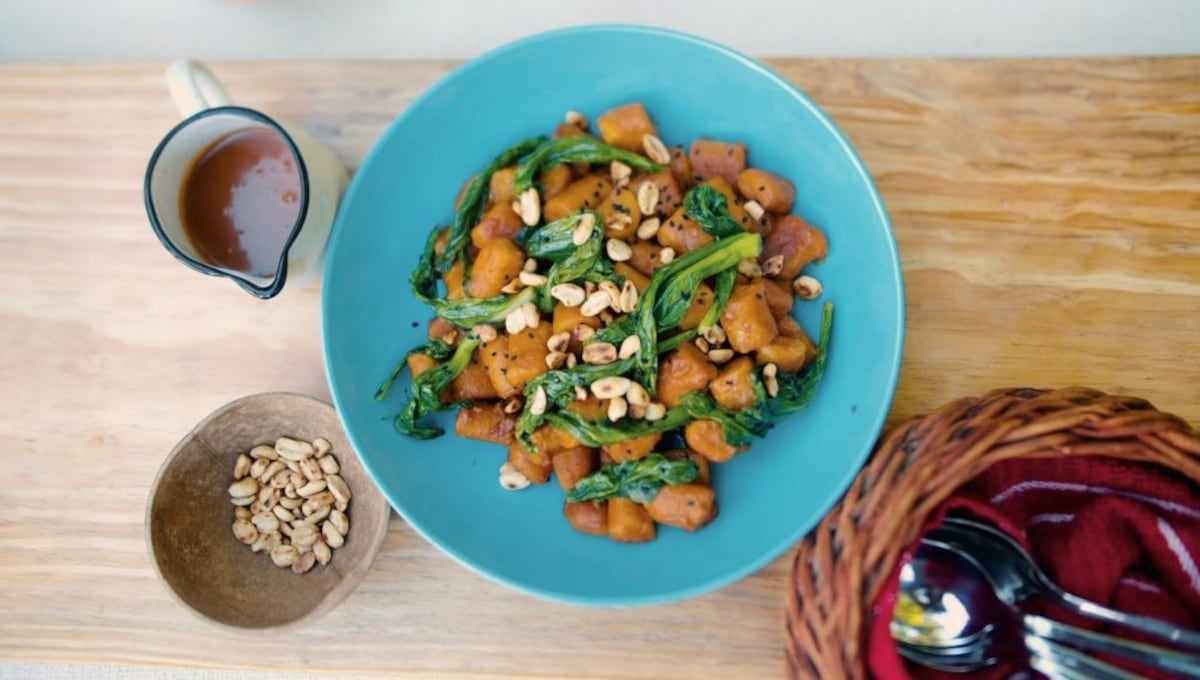 Cocinando la flor de plátano y otras joyas de la tierra panameña