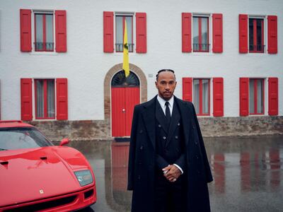 #GuapoDeEllas Lewis Hamilton cumple su ‘sueño de correr de rojo’ en llegada a Ferrari