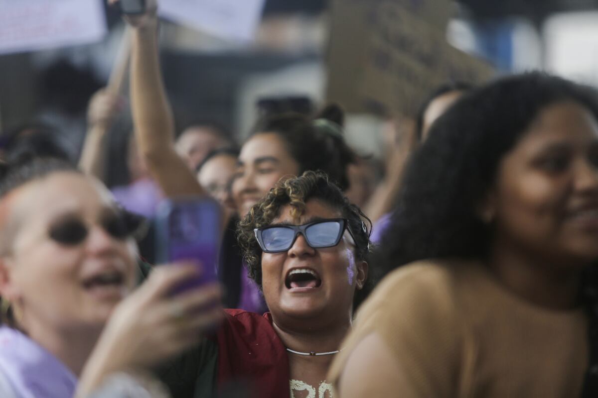 Mujeres panameñas exigen igualdad de derechos en el Día Internacional de la Mujer