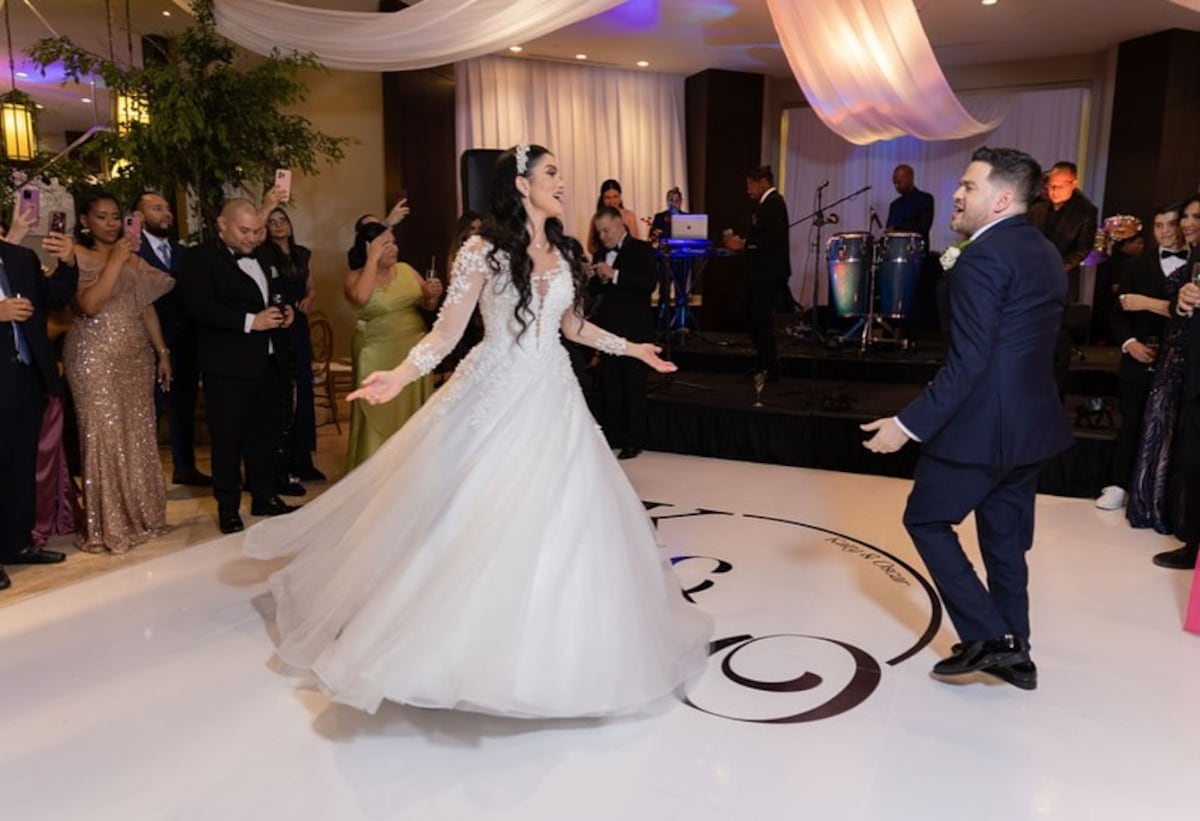 La boda eclesiástica de la presentadora Katy Dolande con el productor de cine Óscar Faarup