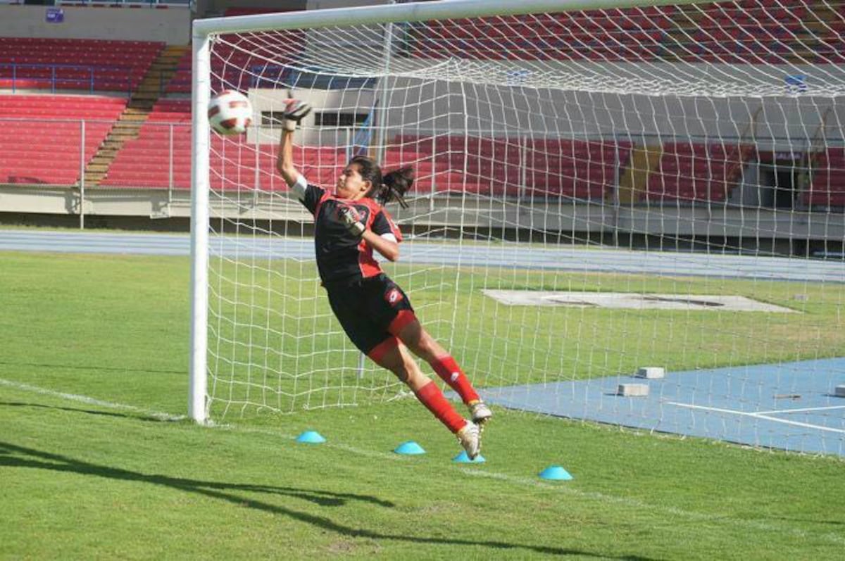 Reina de Carnaval en Panamá, portera en Guatemala 