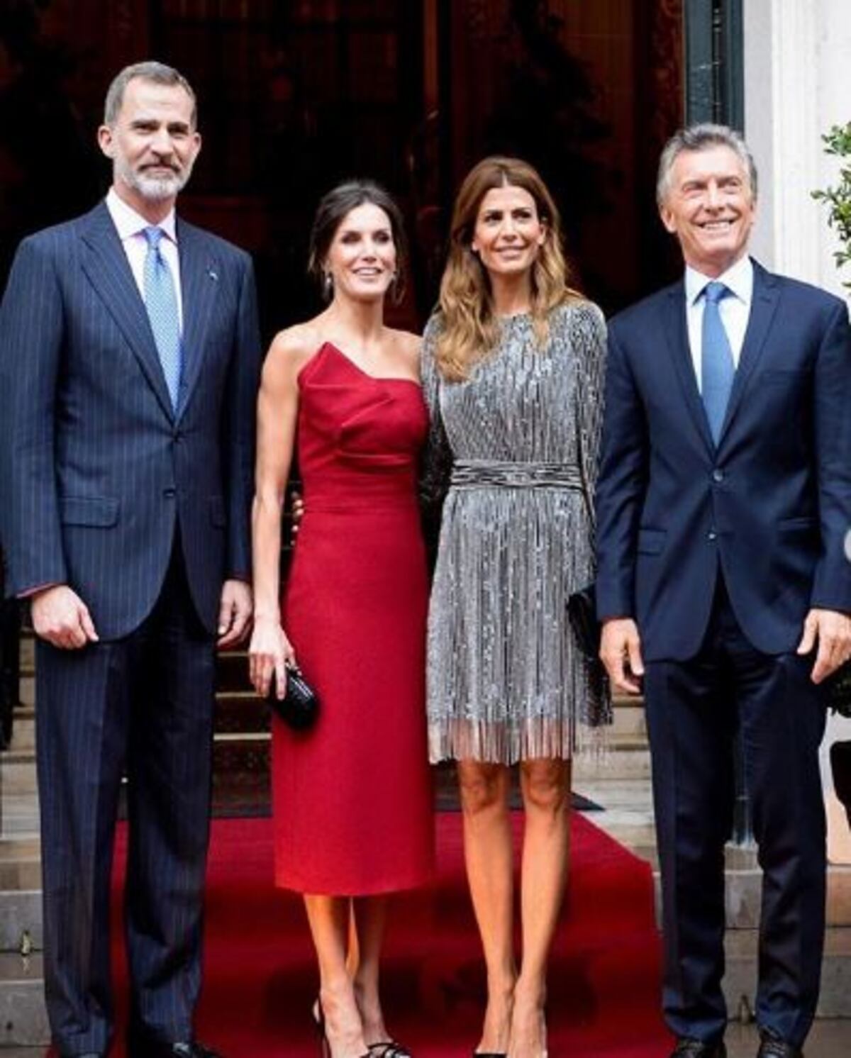 Brigitte Macron y otras primeras damas con vestidos cortos