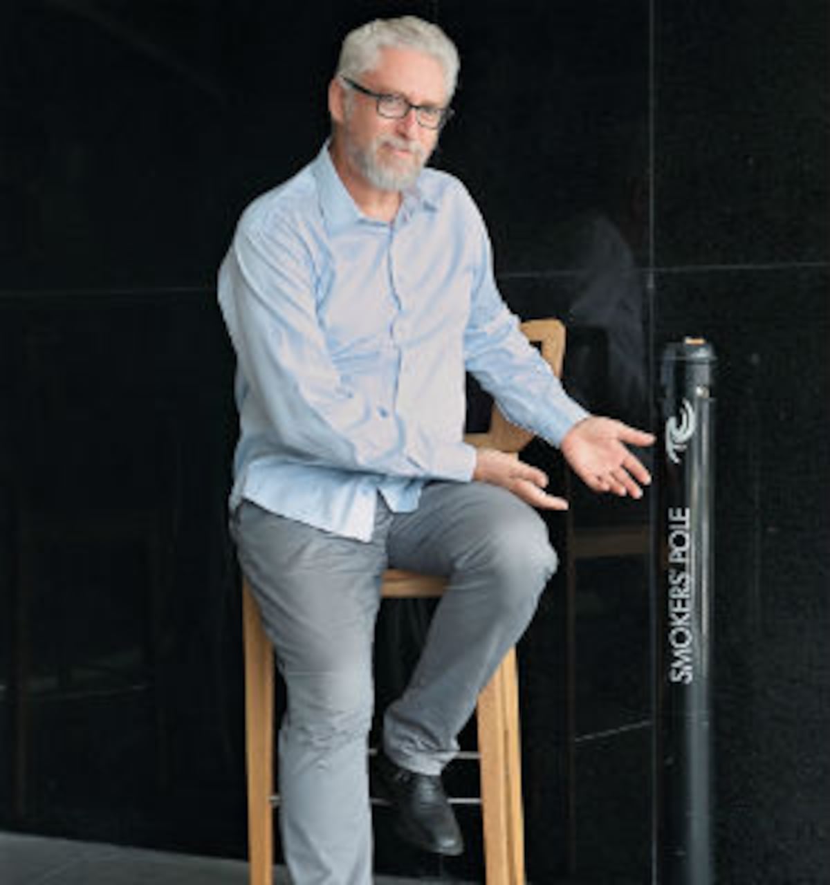 Ehud Abrahamson, el hombre que cura la adicción al tabaco