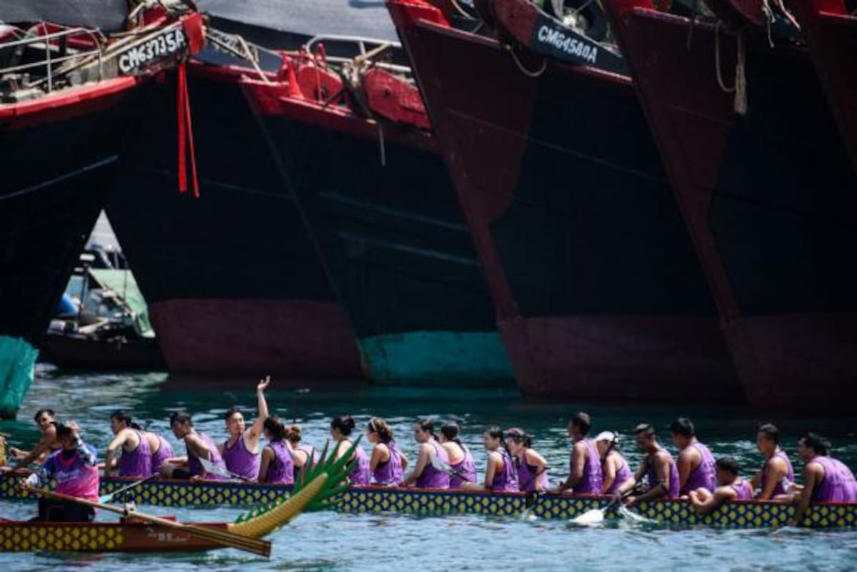 A remar: botes de Dragón en Asia