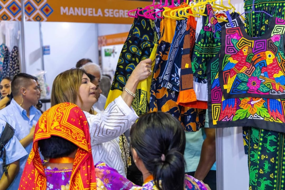 El kimono de mola de la primera dama de Panamá, Maricel de Mulino, en la inauguración de la Feria Nacional de Artesanías 2025