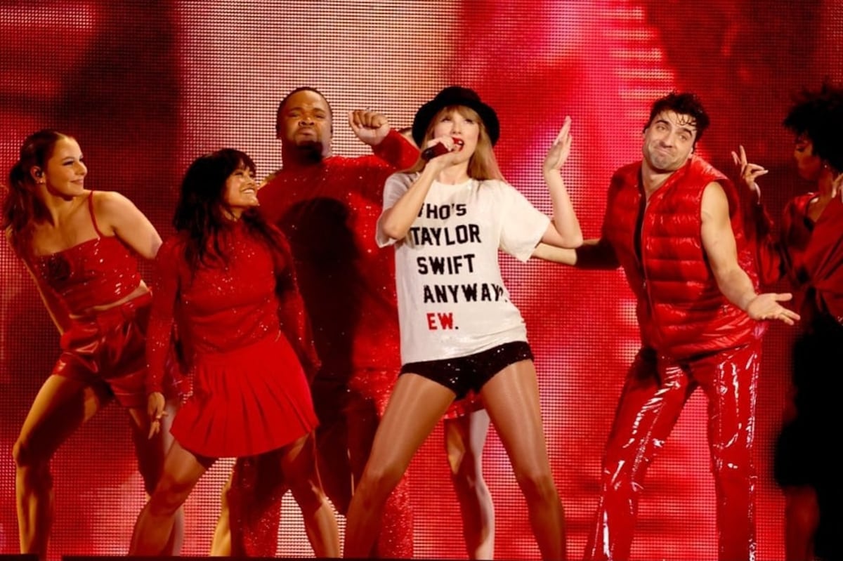 Los atuendos de Taylor Swift en su gira Eras y sus significados