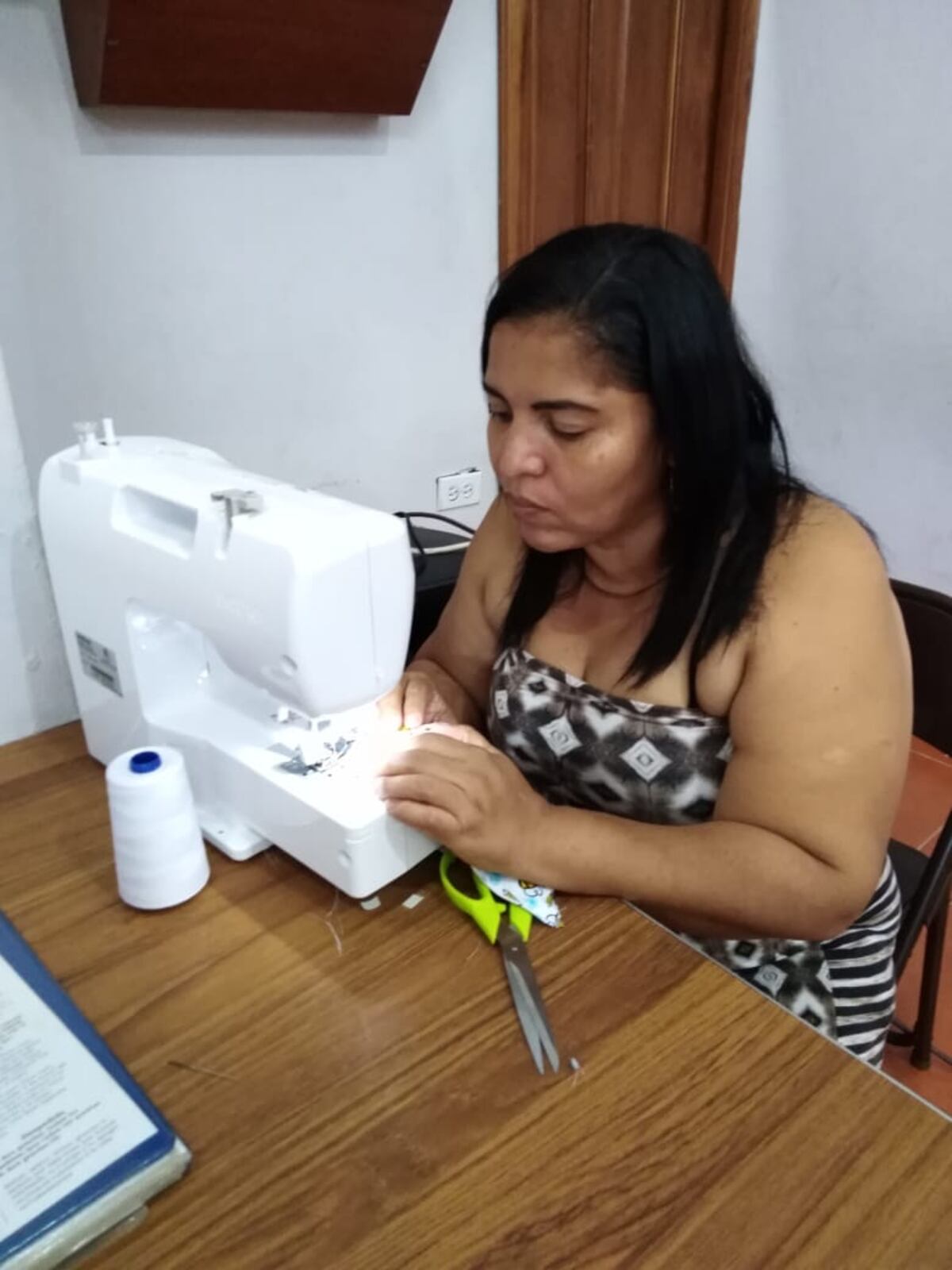 Mascarillas para donar, así se forman nuevas empresarias durante la pandemia