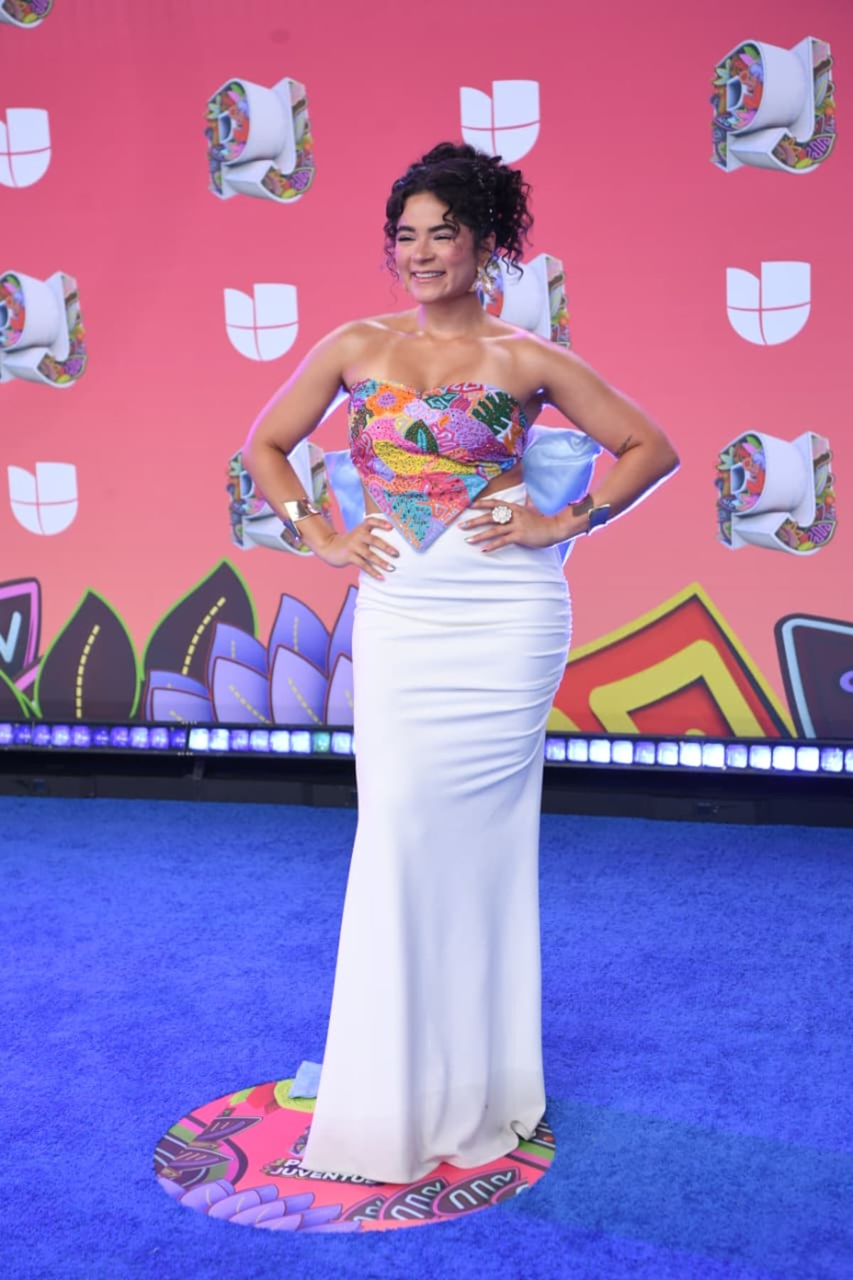 Artistas nacionales e internacionales que vistieron diseño local en Premios Juventud 2025