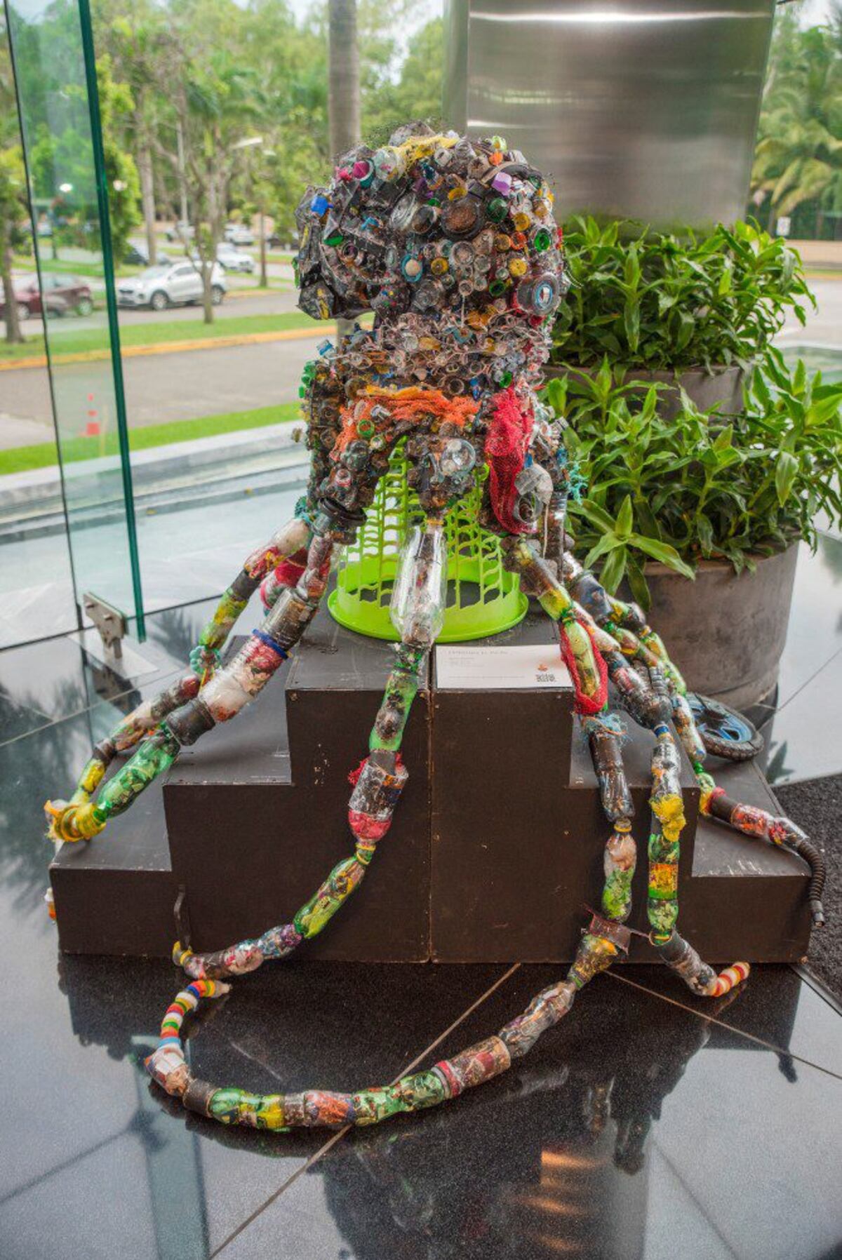 Concursantes transformaron desechos en esculturas