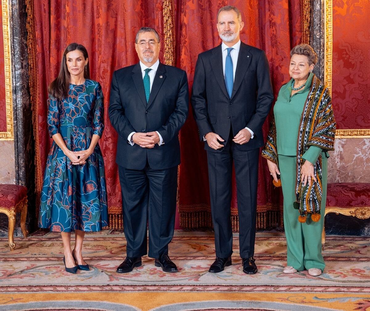 La reina Letizia recurre a uno de sus vestidos favoritos de Carolina Herrera