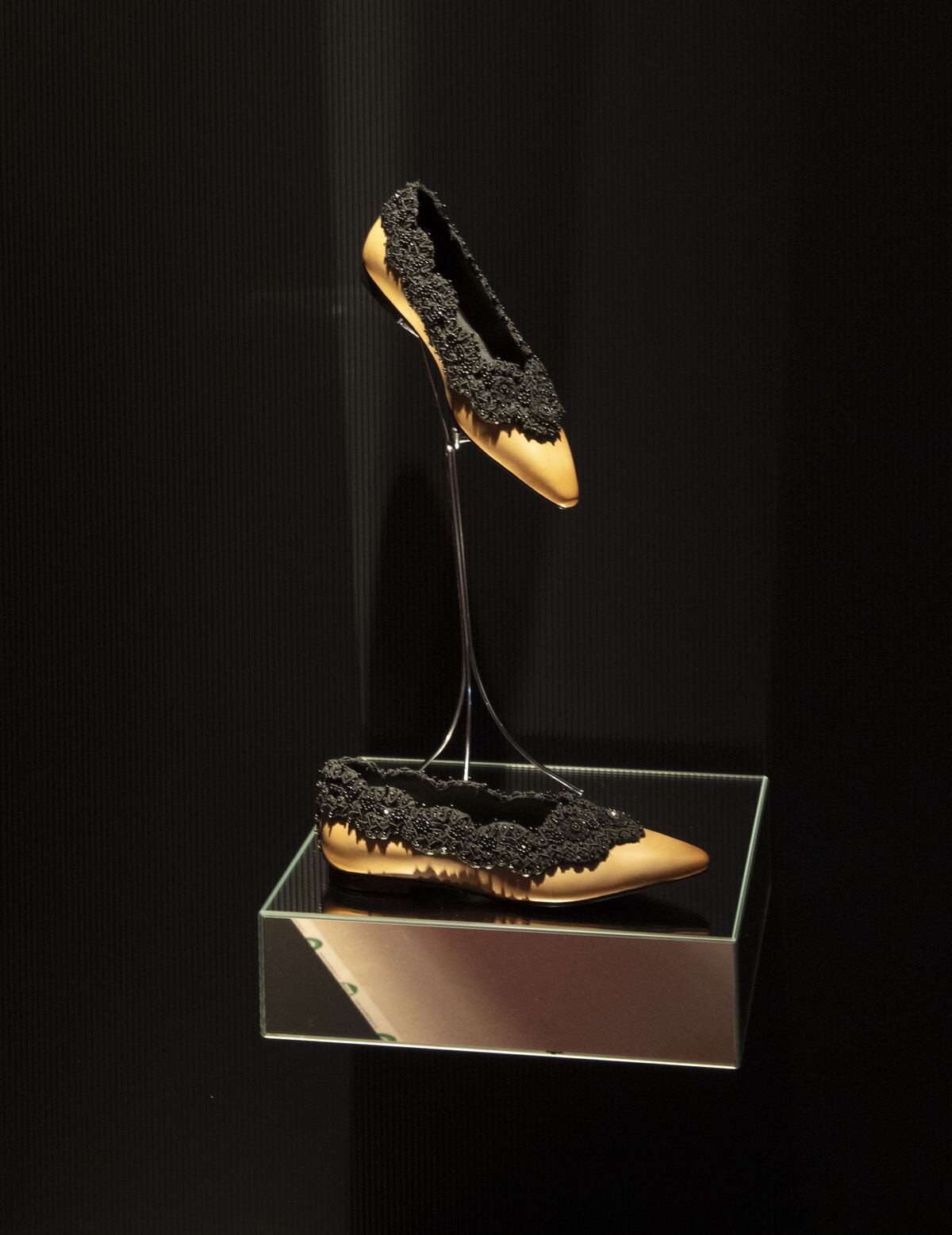 Balenciaga, el genio atemporal de la alta costura, llega a Italia en su 130 aniversario