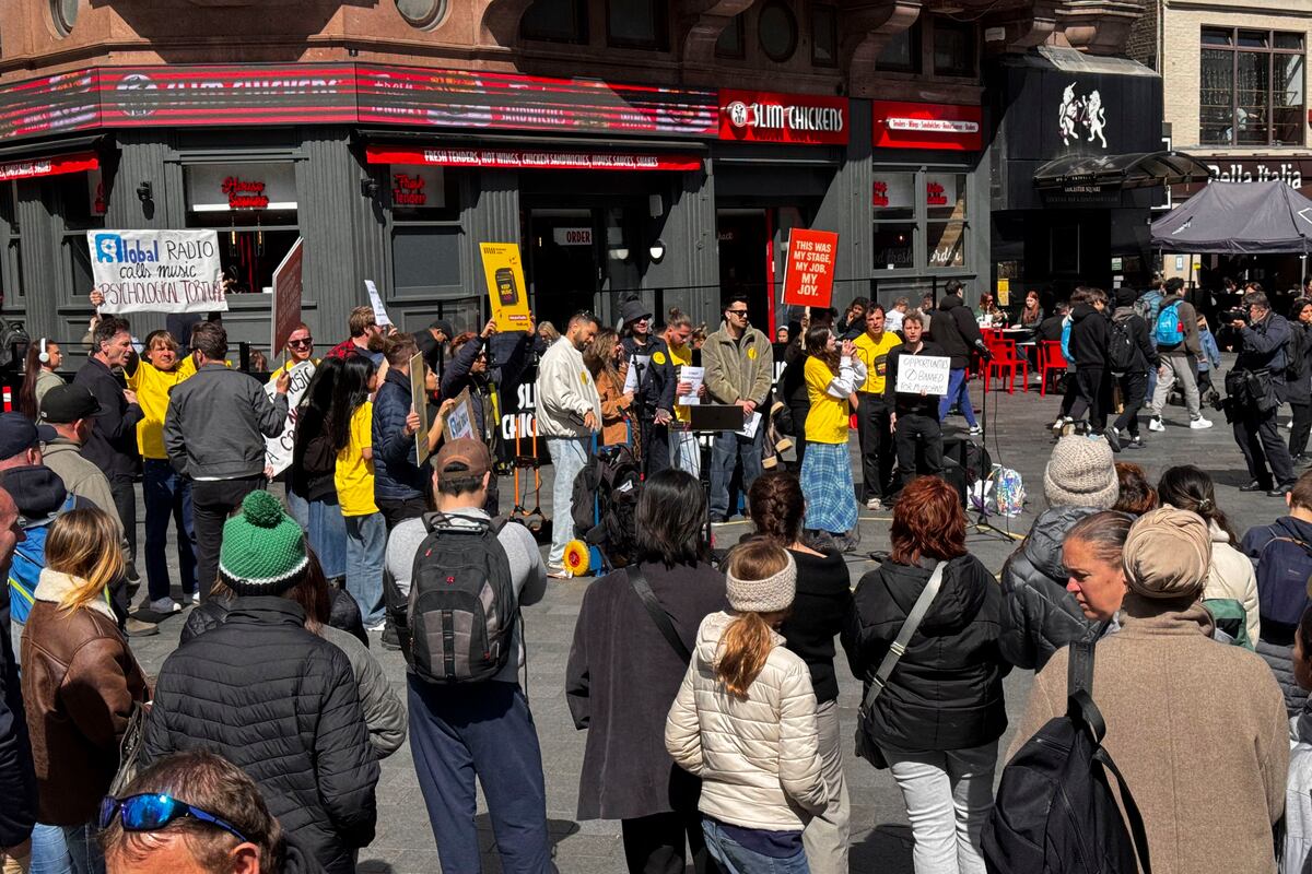 “El arte callejero no es un crimen”: Londres elimina las presentaciones artísticas de su plaza más mítica