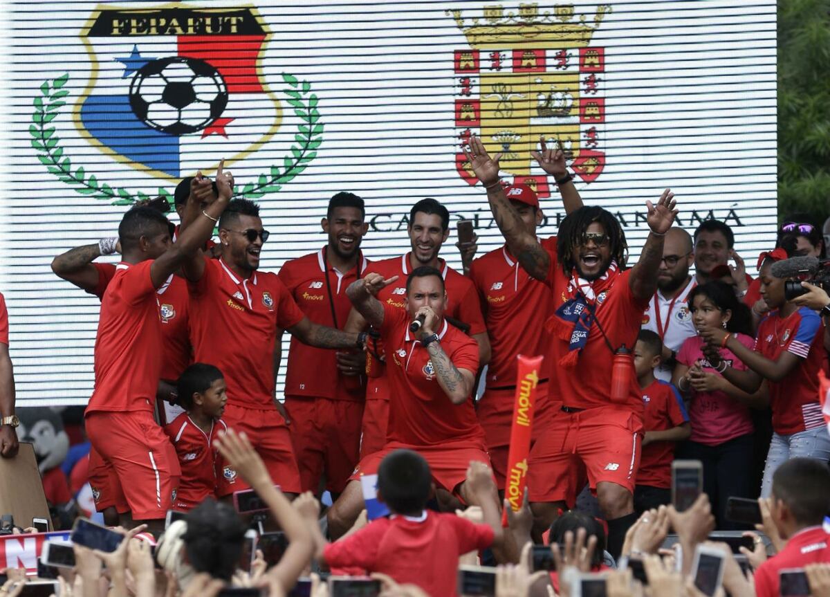 Imágenes de la Sele a su llegada a Panamá