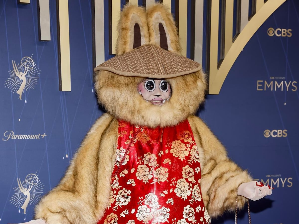 Un Labubu en los Emmys: así fue vestida a la ceremonia la ‘drag queen’ Joella Dynasty