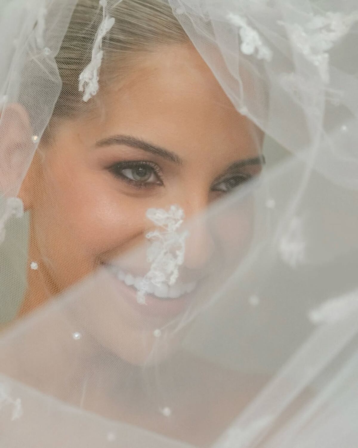 6 fotos de la boda de Ana Gretel Barreiro, hija de la presentadora Jenia Nenzen 