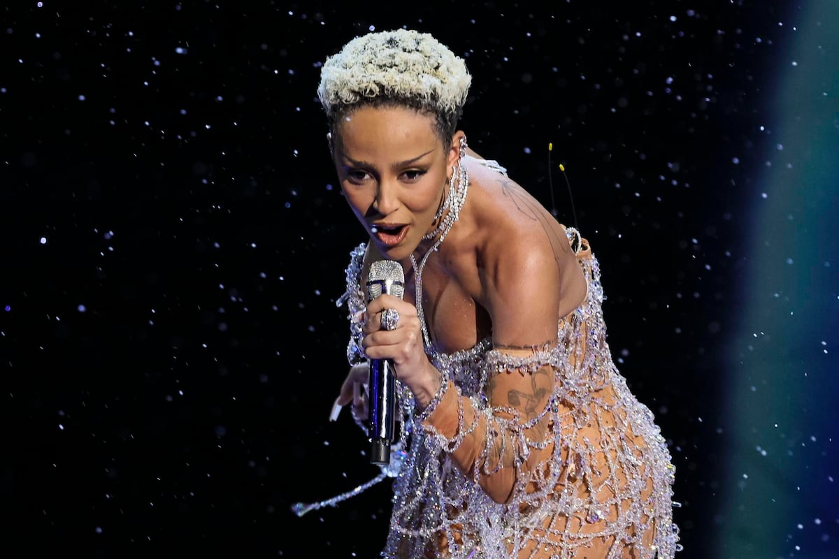 Doja Cat y Queen Latifah, mujeres ponen voz al homenajes a James Bond y Quincy Jones