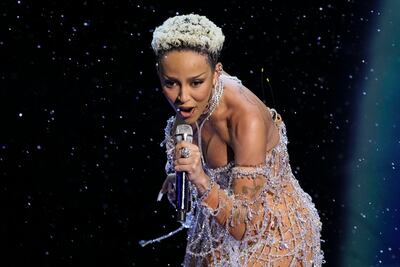 Doja Cat y Queen Latifah, mujeres ponen voz al homenajes a James Bond y Quincy Jones