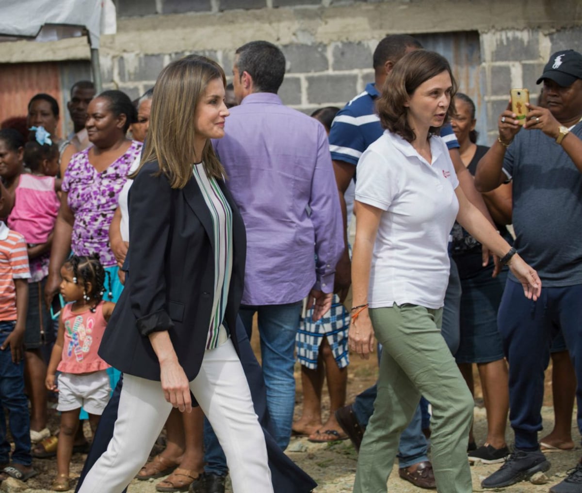 Las imágenes de la reina Letizia en un barrio rural en República Dominicana