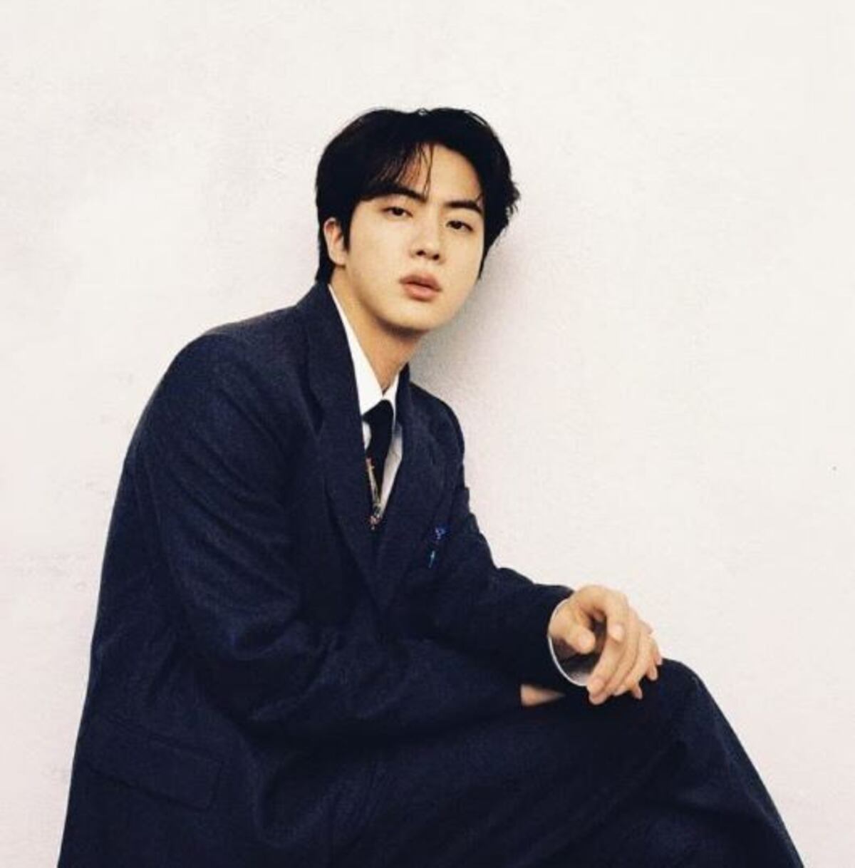 Cardi B, Selena Gomez, Jin de BTS, famosos que cumplirán 30 este año