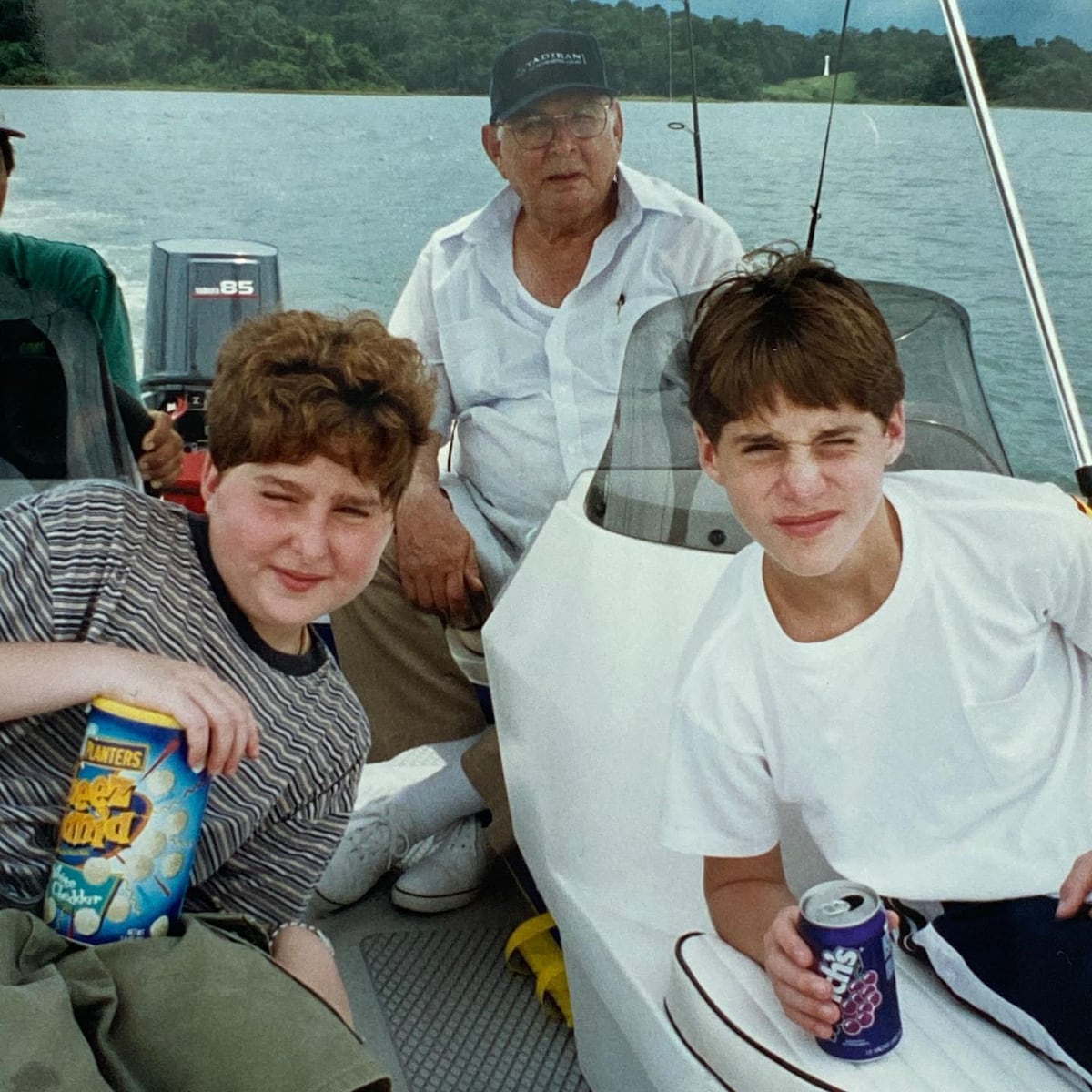 El alcalde Mayer Mizrachi y su mellizo Mark celebran su cumpleaños 38 con temática de vaqueros