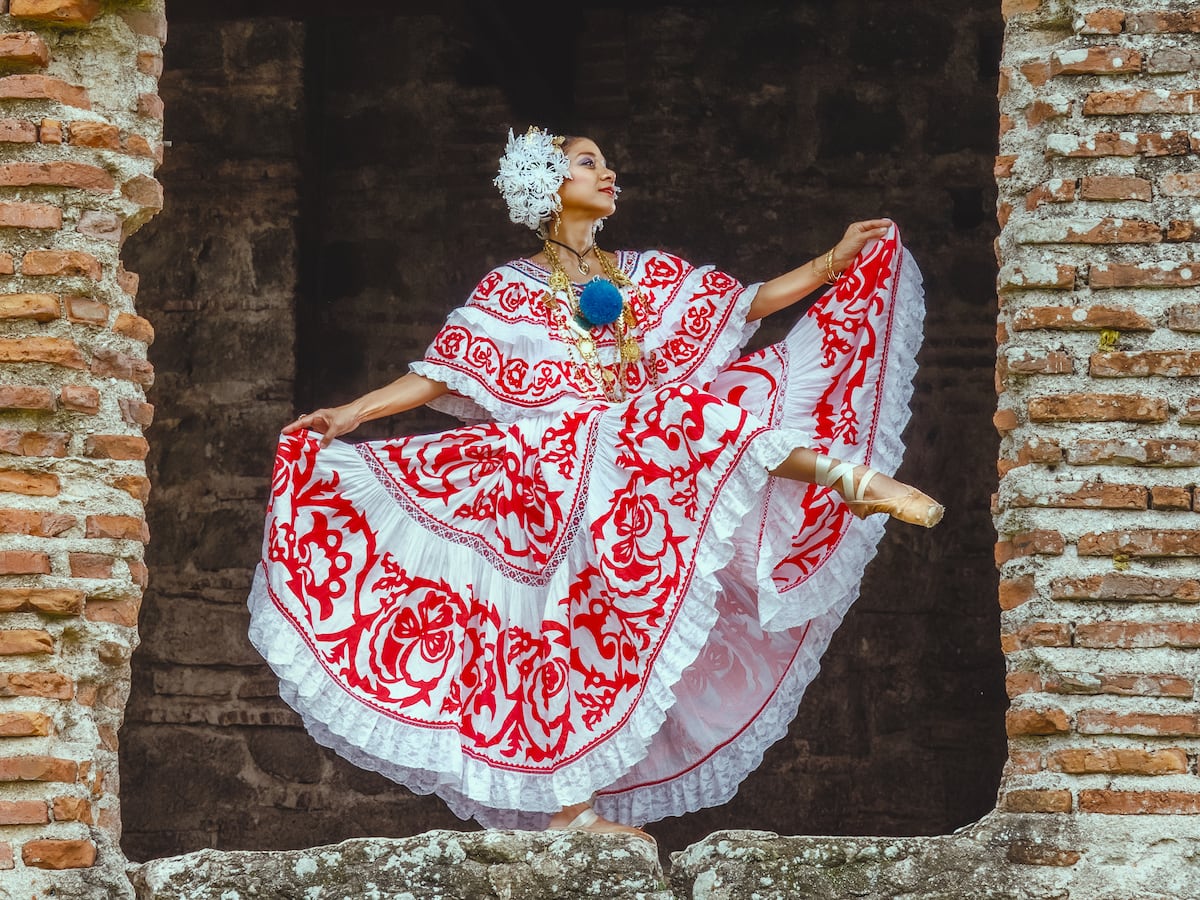 Bordados y puntas, cuando el ballet se une con el foclor de Panamá