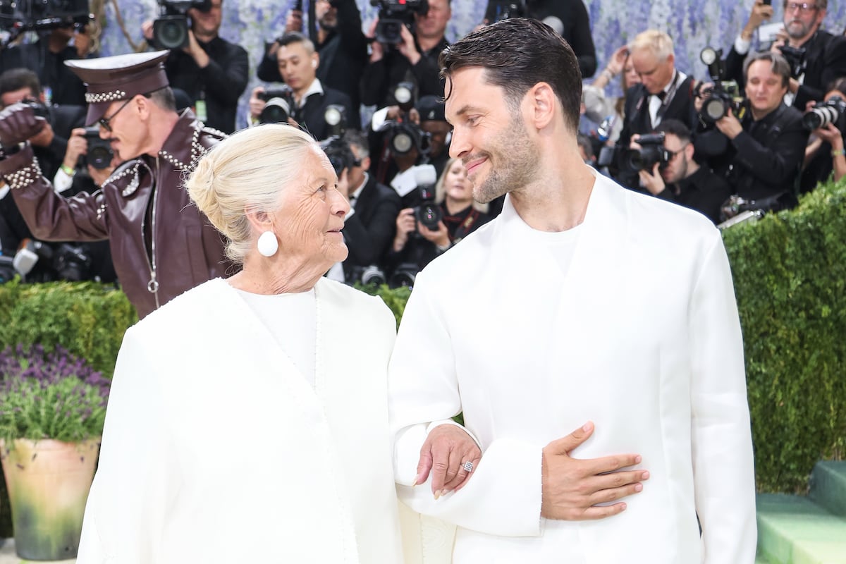 El diseñador francés Simon Porte Jacquemus lleva a su abuela a la Met Gala 2026 