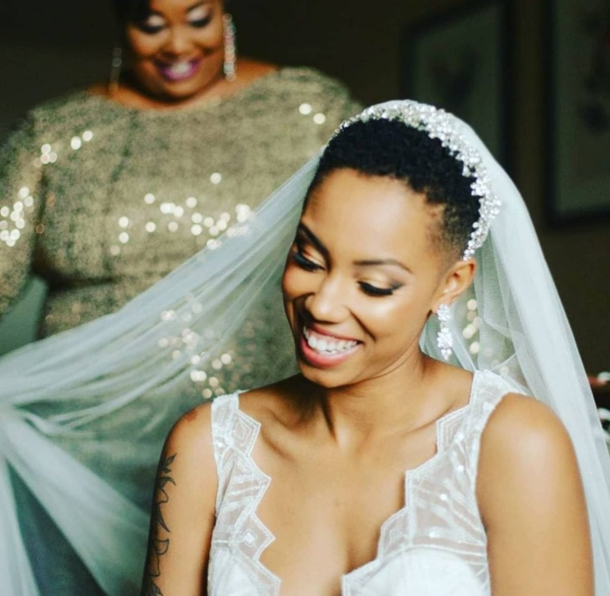 Al altar con rizos y velo