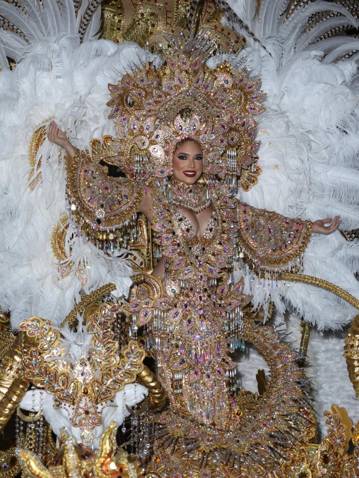 Así vistieron las reinas de Calle Arriba y Calle Abajo de Las Tablas para celebrar la llegada del año nuevo