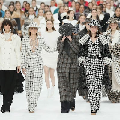Chanel presenta el último desfile diseñado por Lagerfeld