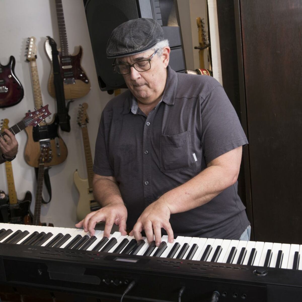 La tarima se les queda chica: la banda Egresos