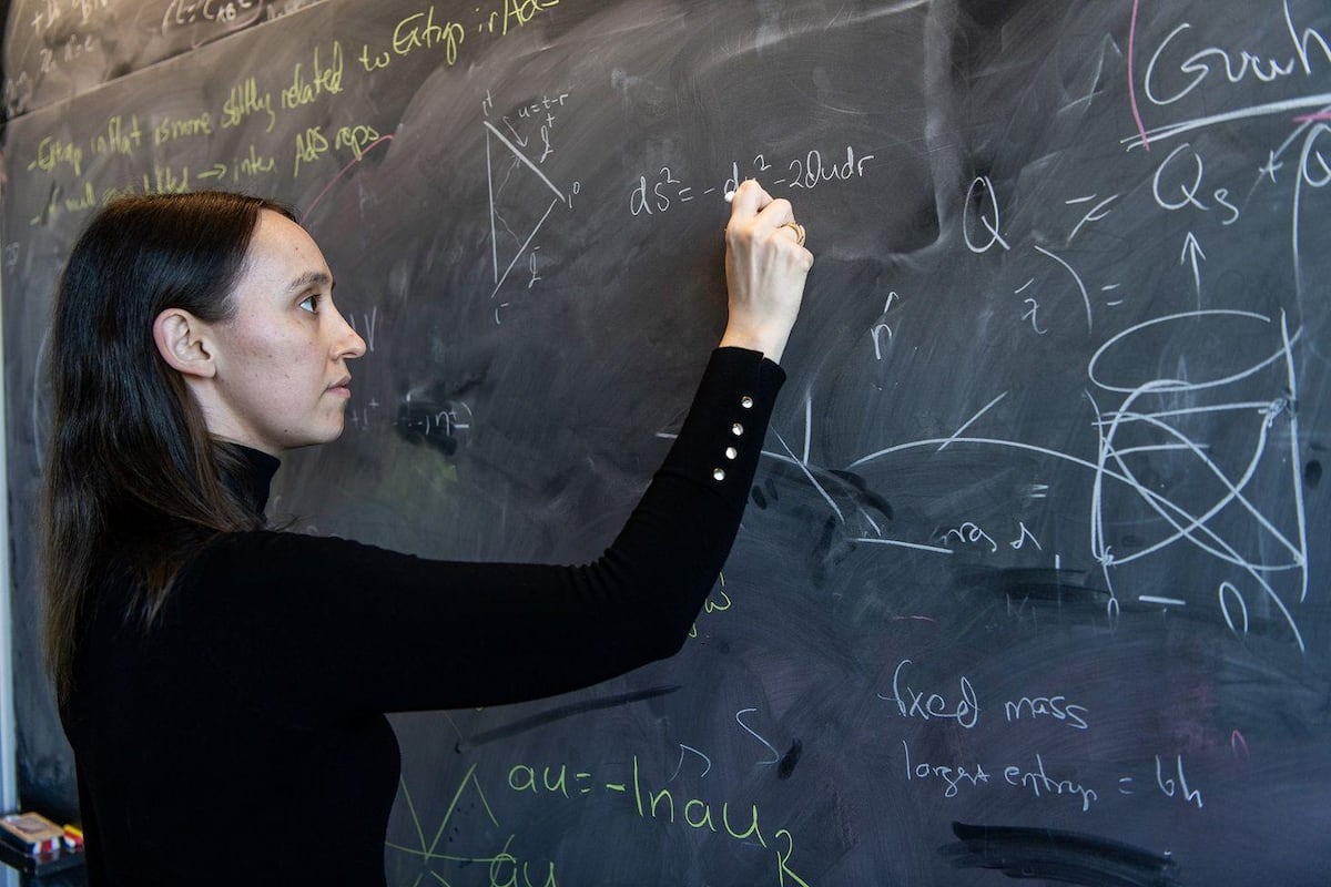 Sabrina González Pasterski, la física de origen cubano que construyó un avión a los 14 años y cuyo trabajo fue citado por Stephen Hawking