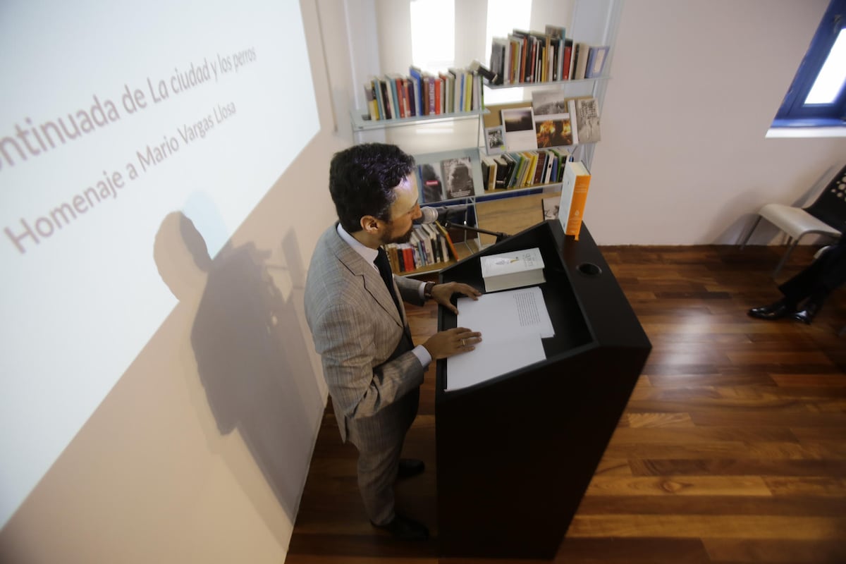 El Centro Cultural de España en Panamá homenajea al Nobel Vargas Llosa en el Día del Libro