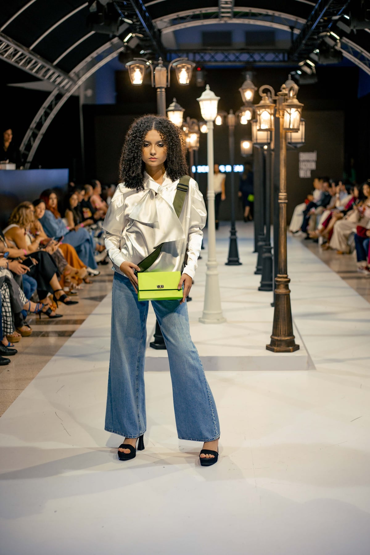 Musas de la música y reflexiones en la pasarela de Nicolas Real en Chiriquí Fashion Week