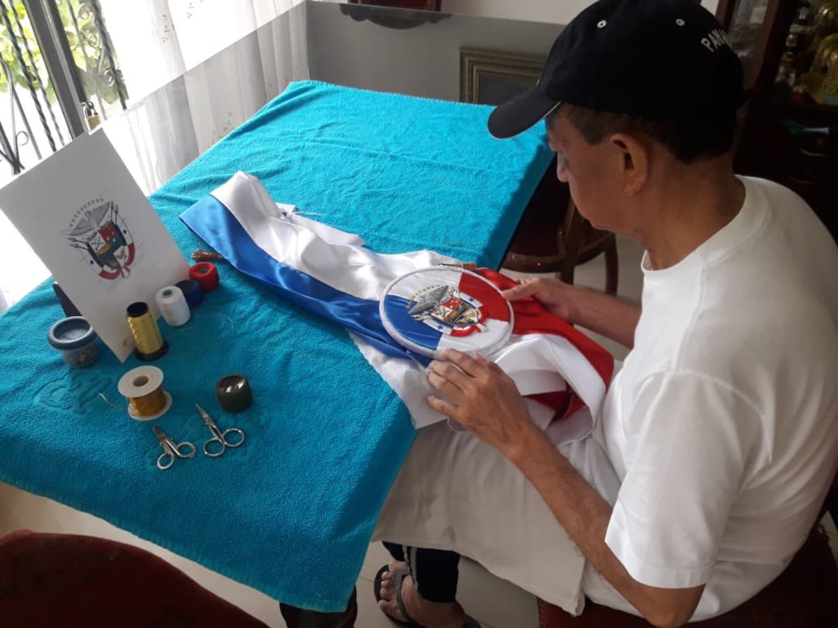 Maricel, Marta y Mireya reciben en Colombia la banda presidencial que usará Mulino en la toma de posesión