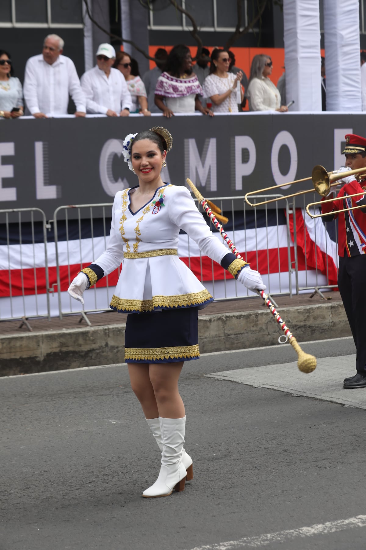 Tambor Mayor: liderazgo con estilo en los desfiles patrios