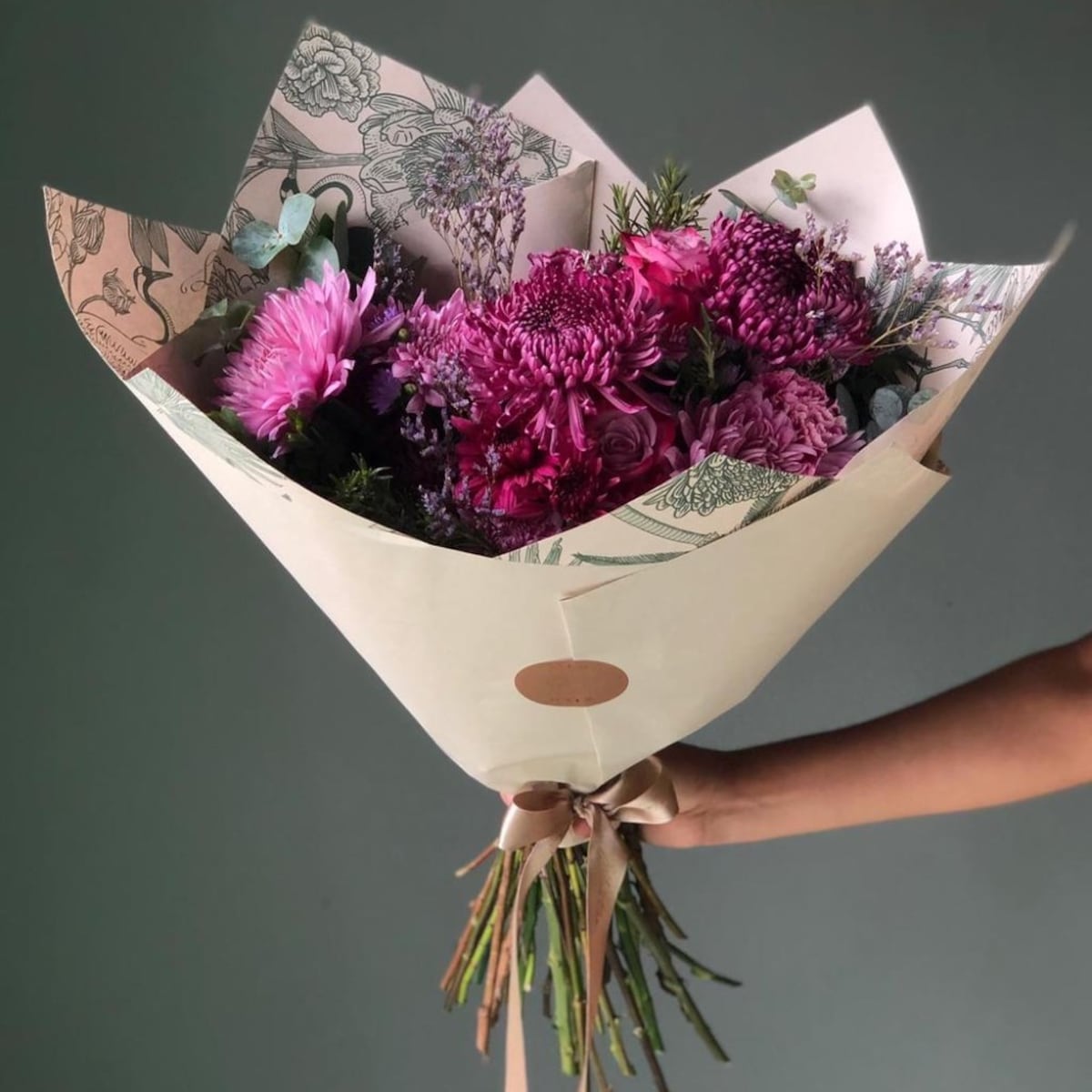 ‘La gente envía flores para poder estar’