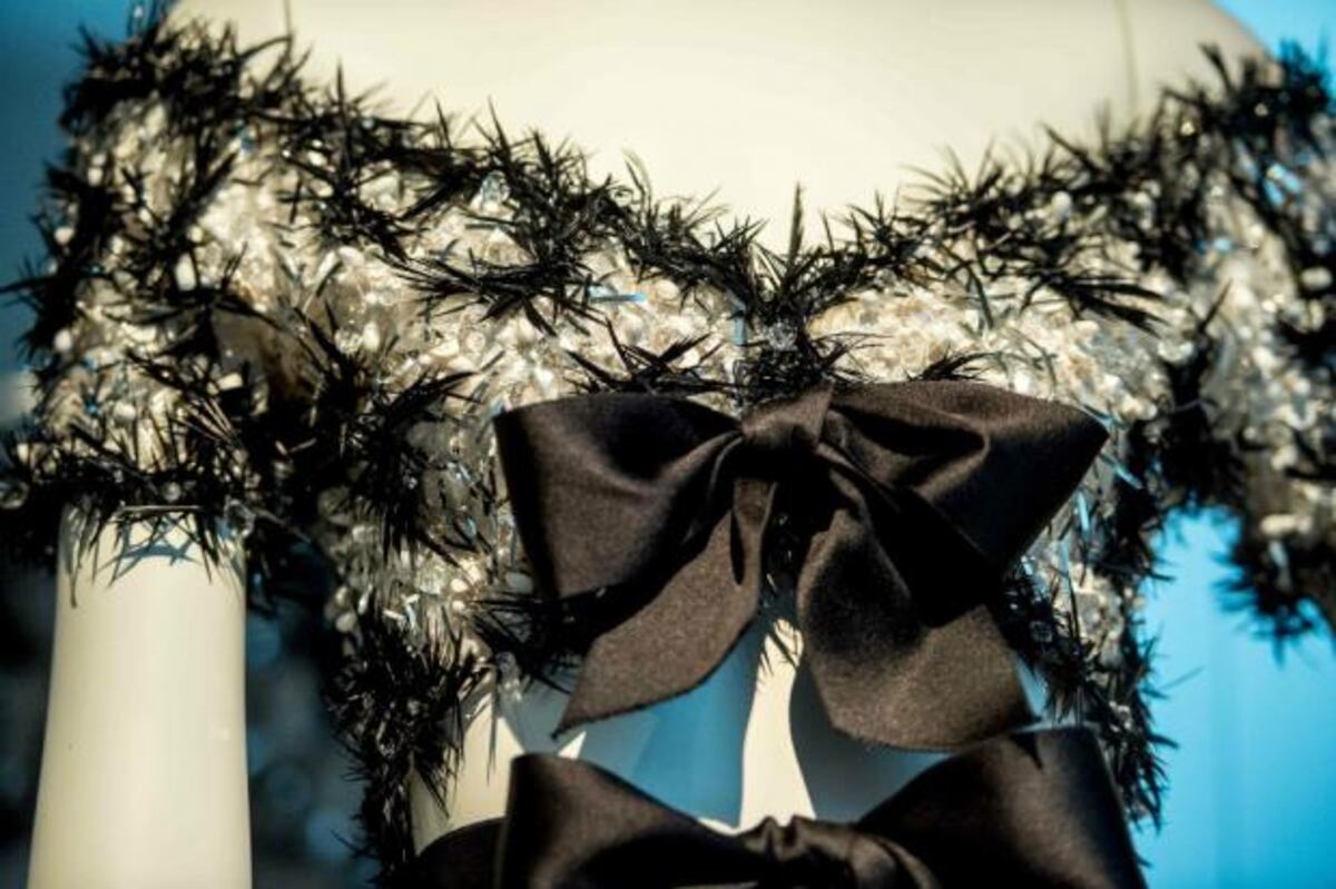 Hubert de Givenchy y su exhibición en Francia